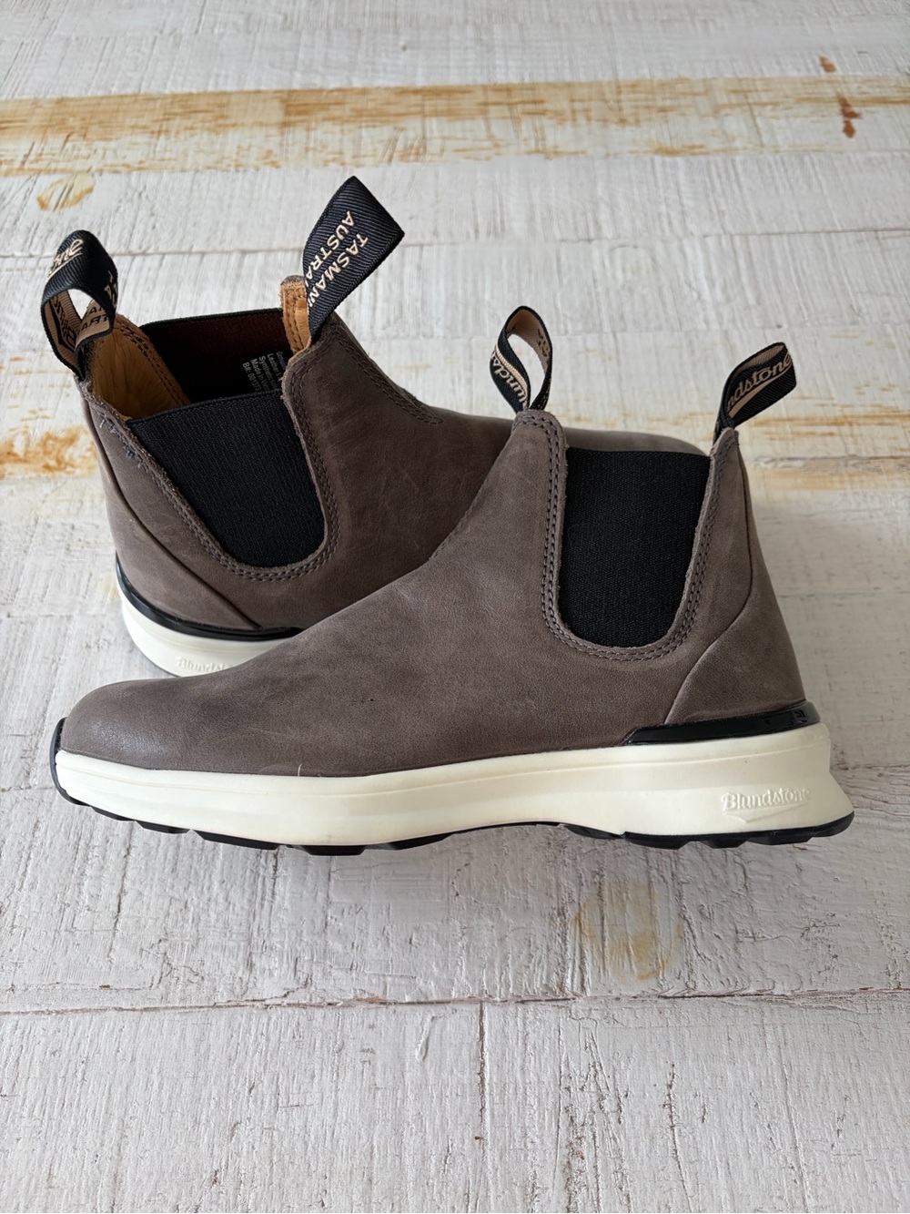 Blundstone Chelsea Sneaker Boots NWOT Big Kids size 3 Leather Pull On Dark Taupe